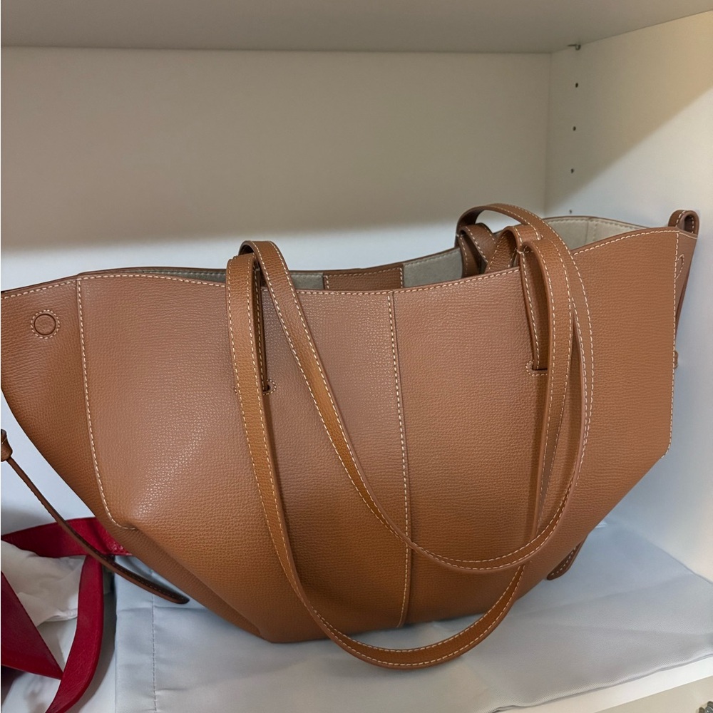 Elegant Tan Leather Tote Bag